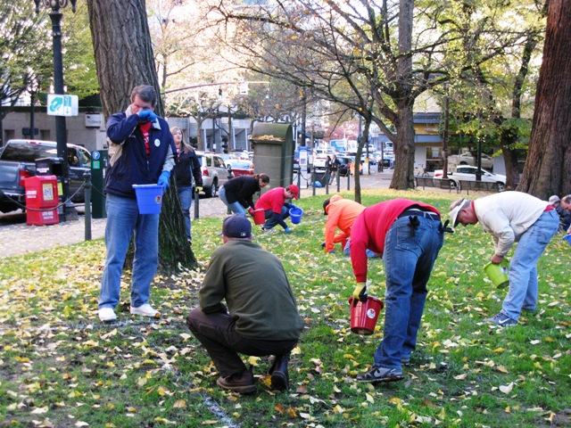 Wells Fargo, retired Parkies and Community Court volunteers at the Plaza Blocks (Chapman and Lownsdale Square)